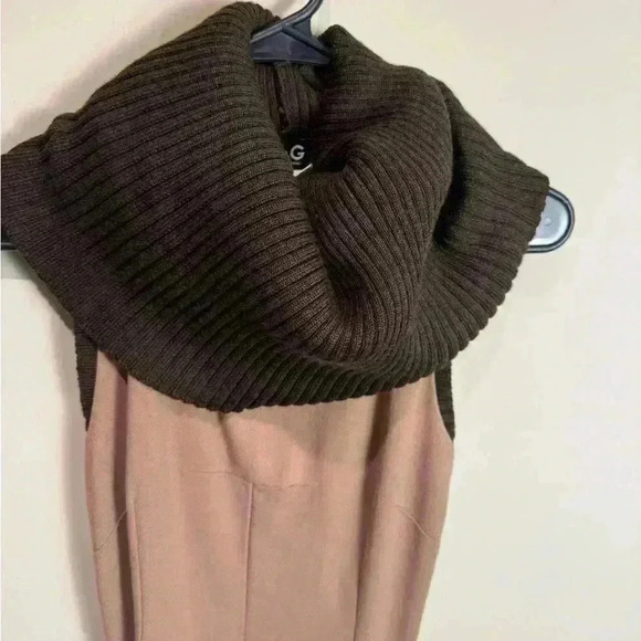 Authentic dolce and Gabbana size 28/42 fits like a size small dress - Picture 2 of 5